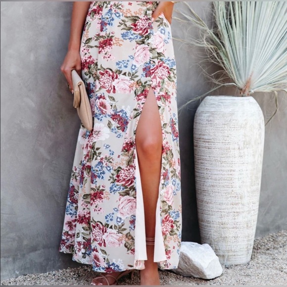 Vici “Let a Smile In” Floral Maxi Dress - Picture 5 of 7